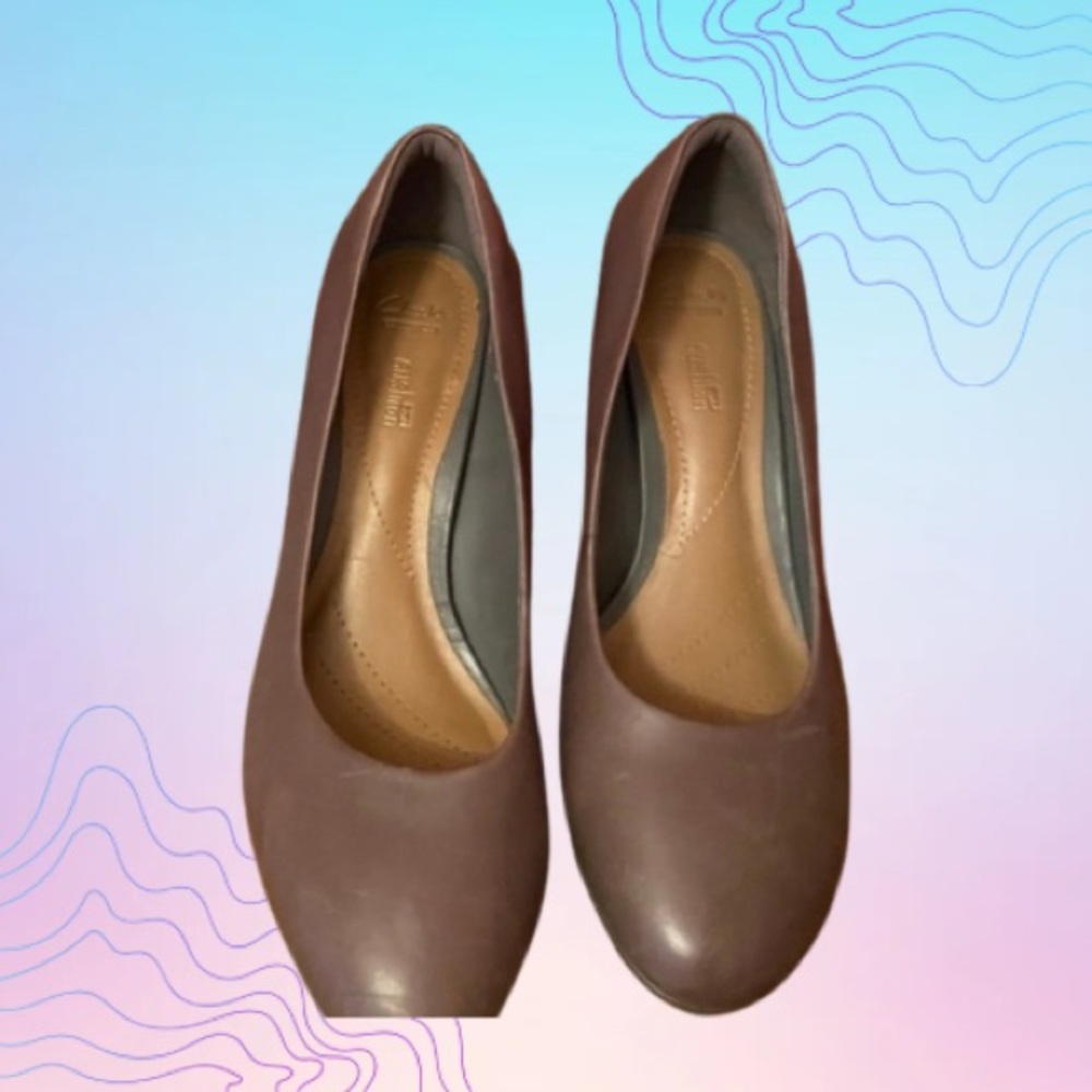 CLARKS COLLECTION Women’s Heels Size 9.5  Round Toe Pumps